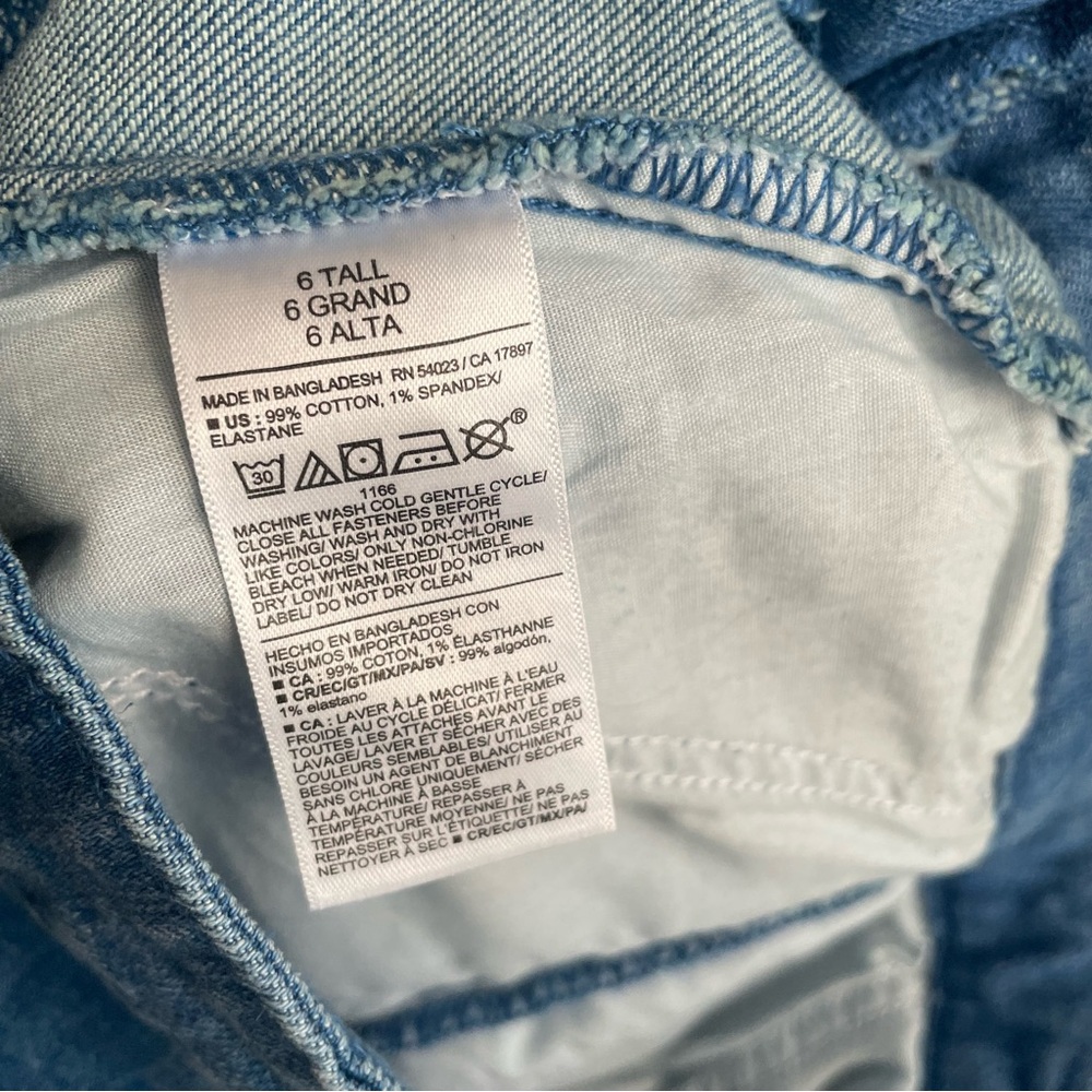 Old Navy Denim Button-Accent Wide Leg Jeans - Picture 10 of 10